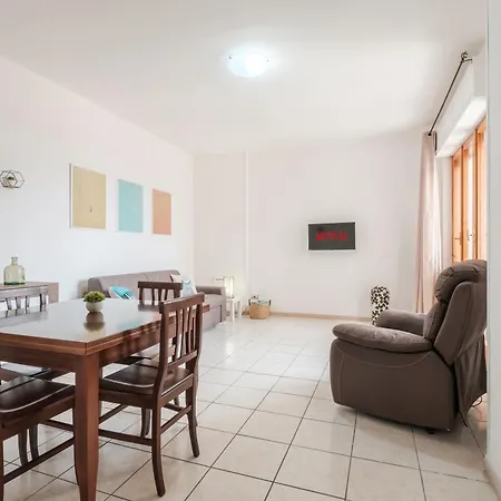Poetto Family House, Privat Parking, Self Check-in, Netflix Apartmán *